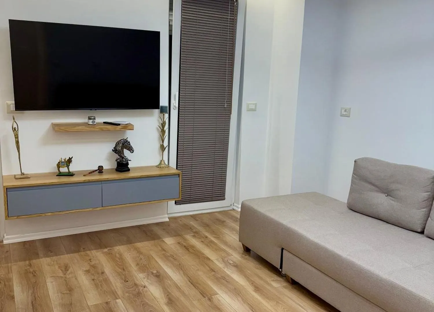 Lumiere Apartment Tirana 02 0*,