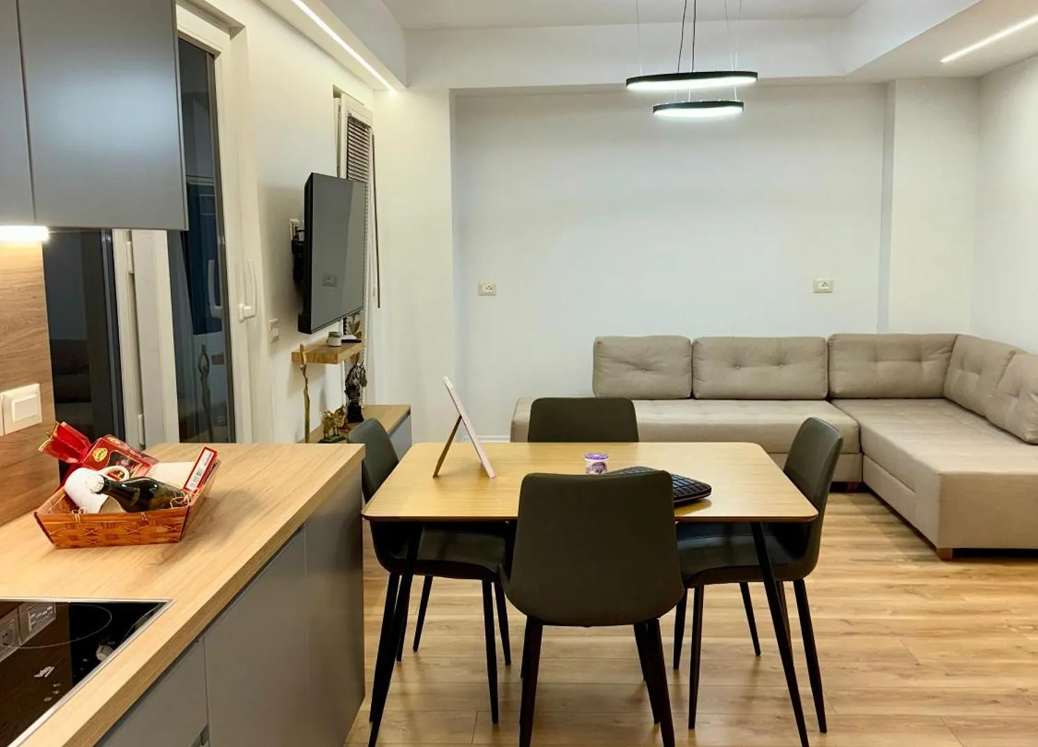Lumiere Apartment Tirana 02 0*,